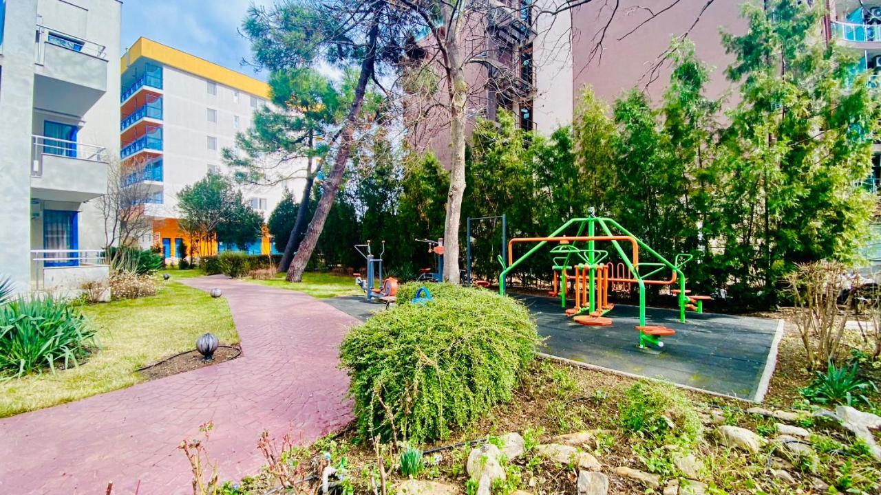Bratanov Excelsior Apartment Сонячний Берег Екстер'єр фото